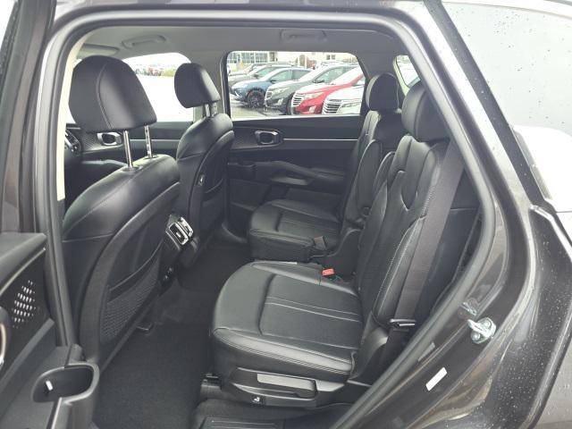 used 2024 Kia Sorento Hybrid car, priced at $31,900