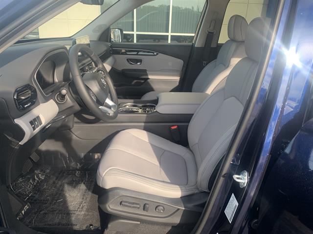 new 2025 Honda Pilot car, priced at $47,900