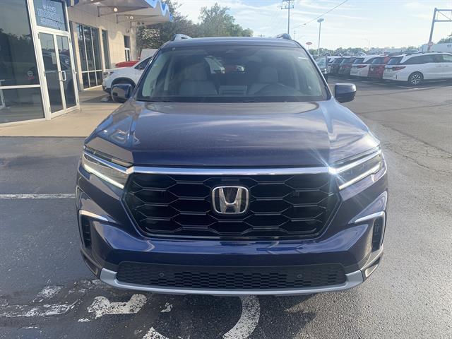 new 2025 Honda Pilot car, priced at $47,900