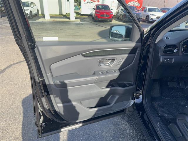 new 2025 Honda Pilot car, priced at $54,530