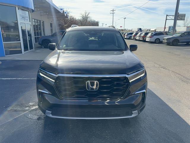 new 2025 Honda Pilot car, priced at $54,530