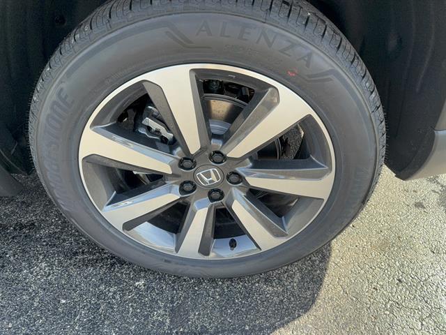 new 2025 Honda Pilot car, priced at $54,530