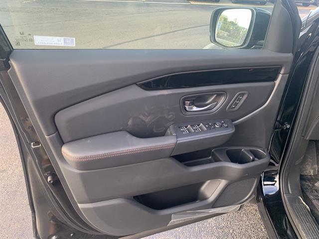 new 2025 Honda Pilot car, priced at $48,900