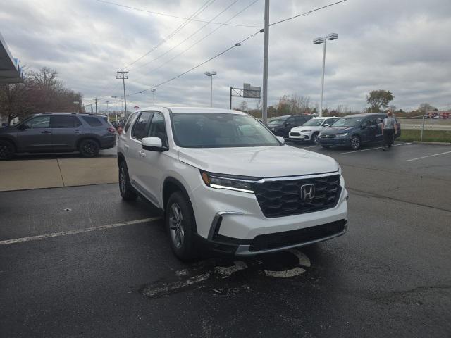 new 2025 Honda Pilot car, priced at $45,100