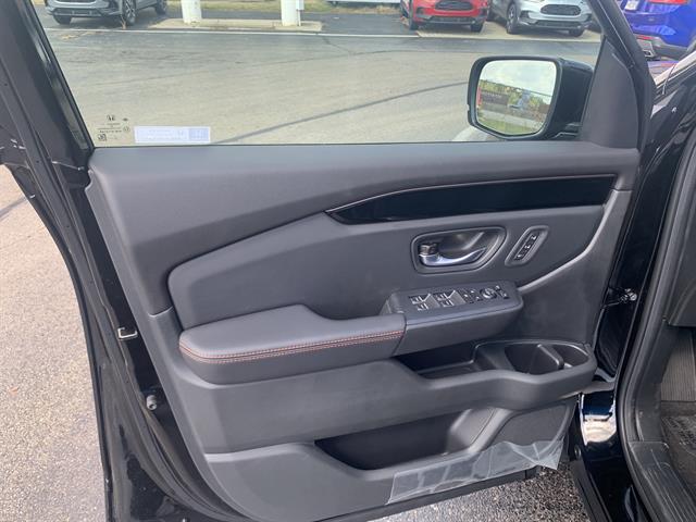 new 2025 Honda Pilot car, priced at $48,800