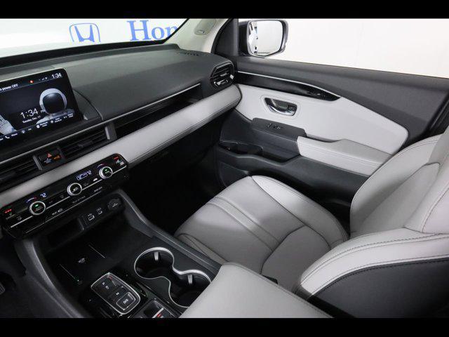new 2025 Honda Pilot car, priced at $51,095
