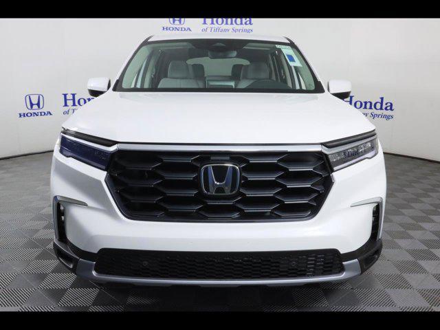 new 2025 Honda Pilot car, priced at $45,350