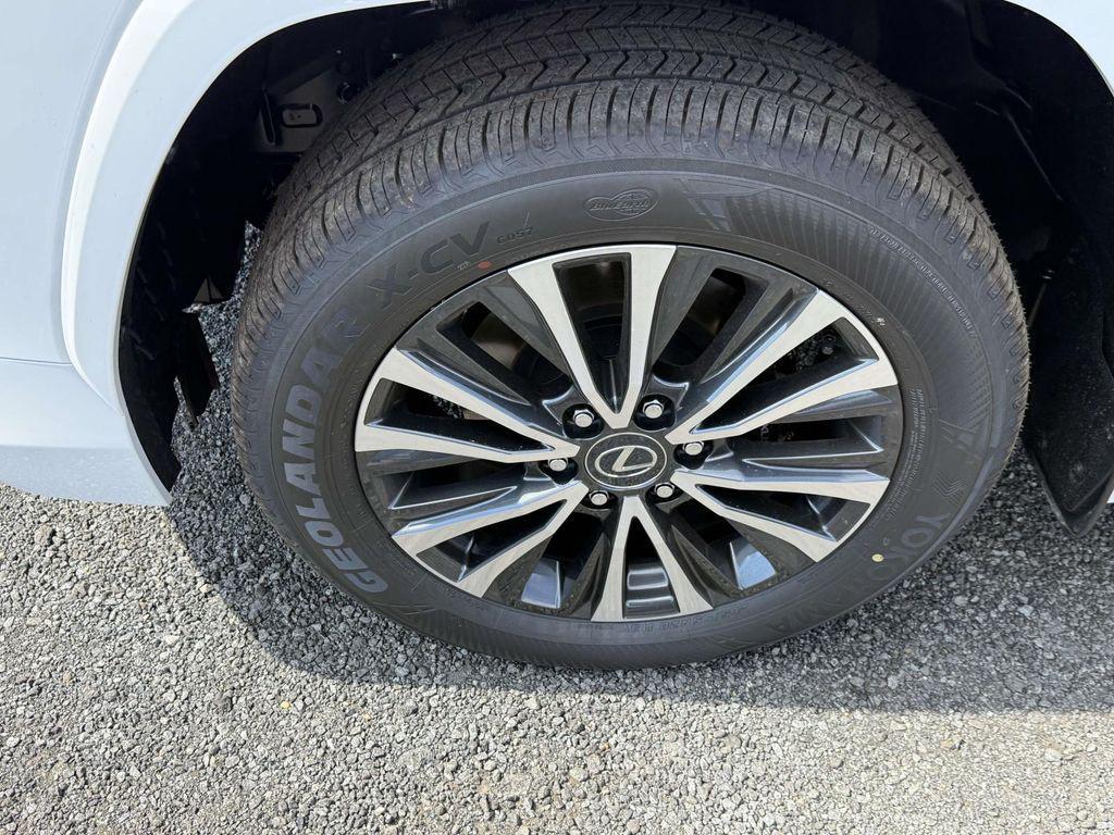 new 2025 Lexus LX 600 car, priced at $113,634