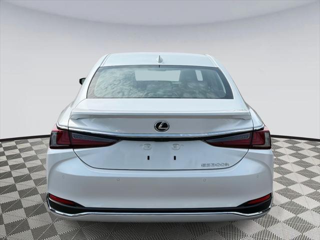 new 2025 Lexus ES 300h car, priced at $53,939