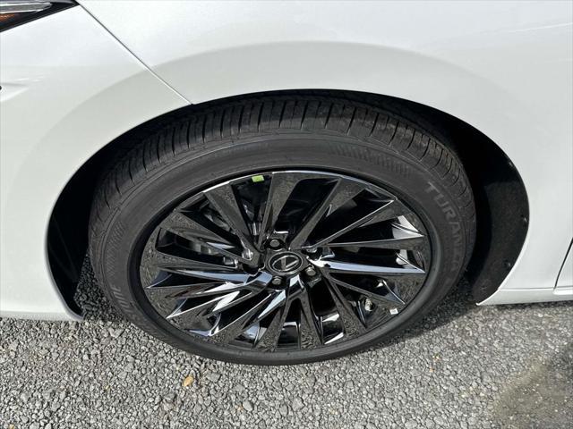 new 2025 Lexus ES 300h car, priced at $53,939