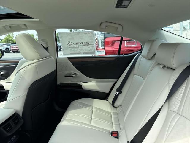 new 2025 Lexus ES 300h car, priced at $53,939
