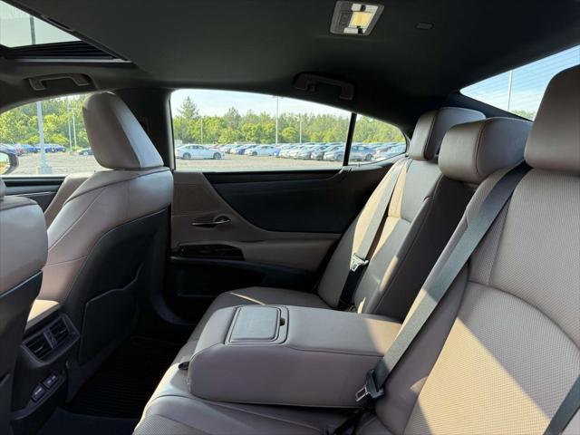 used 2022 Lexus ES 350 car, priced at $41,900