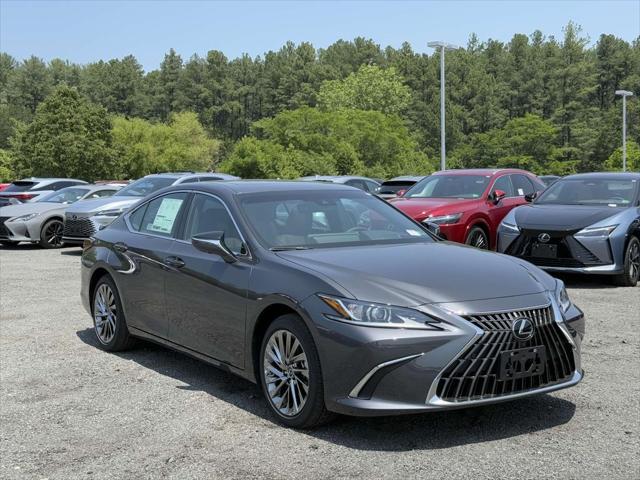 new 2025 Lexus ES 300h car, priced at $53,939