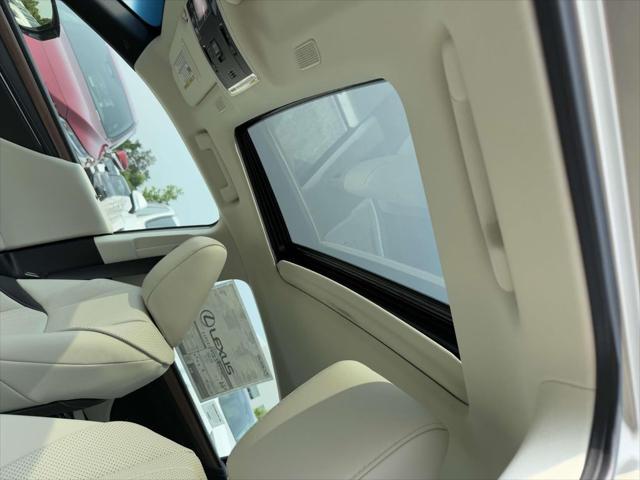 new 2025 Lexus ES 300h car, priced at $53,439