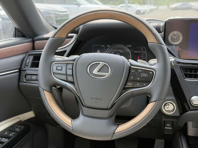 new 2025 Lexus ES 300h car, priced at $53,439