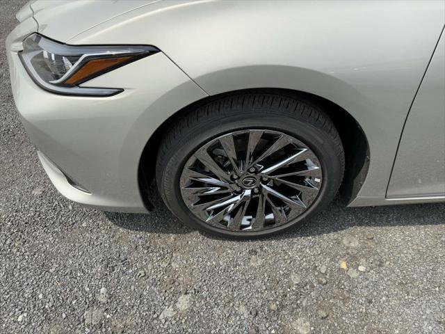 new 2025 Lexus ES 300h car, priced at $53,439