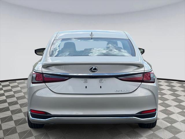 new 2025 Lexus ES 300h car, priced at $53,439
