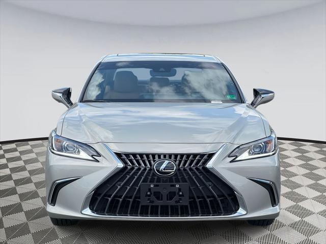 new 2025 Lexus ES 300h car, priced at $53,439