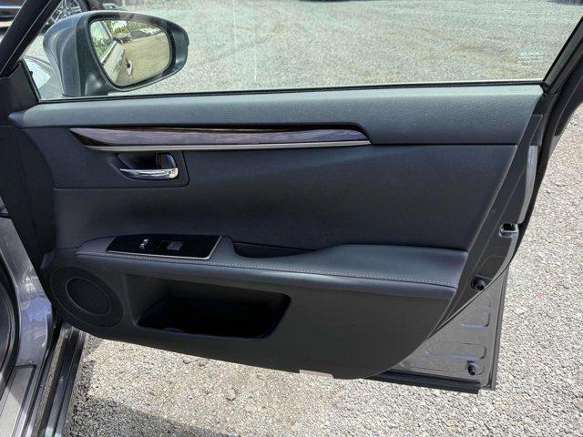 used 2018 Lexus ES 350 car, priced at $32,900
