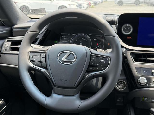 new 2025 Lexus ES 300h car
