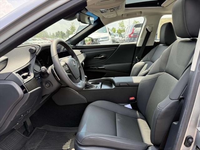 new 2025 Lexus ES 300h car