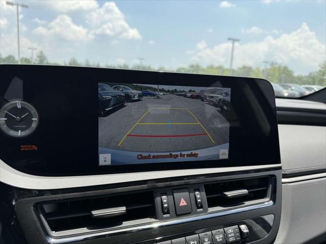 new 2025 Lexus ES 300h car