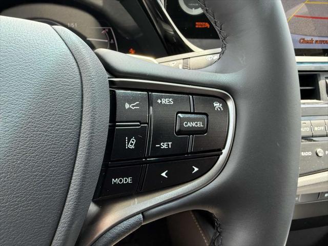 new 2025 Lexus ES 300h car
