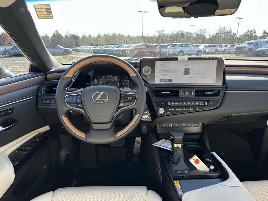 used 2025 Lexus ES 300h car, priced at $52,900