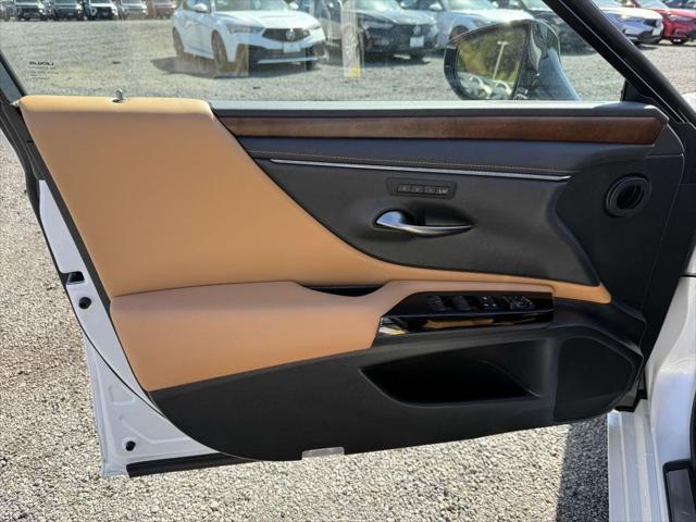 used 2022 Lexus ES 300h car, priced at $41,900