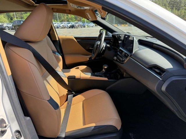 used 2022 Lexus ES 300h car, priced at $41,900