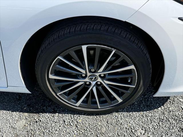 used 2022 Lexus ES 300h car, priced at $41,900