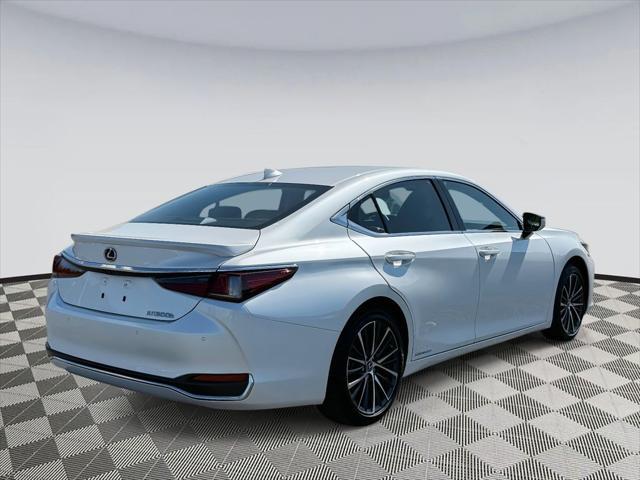 used 2022 Lexus ES 300h car, priced at $41,900