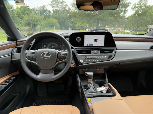 used 2025 Lexus ES 300h car, priced at $47,500