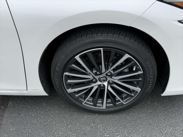 used 2025 Lexus ES 300h car, priced at $47,500