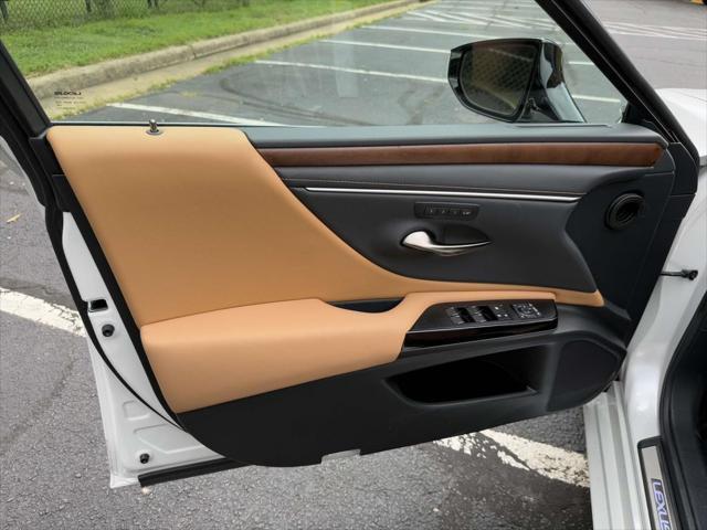 used 2025 Lexus ES 300h car, priced at $47,500