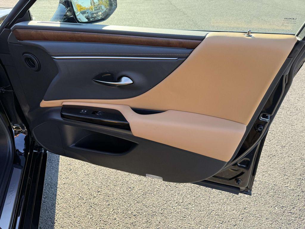 used 2024 Lexus ES 300h car, priced at $47,900