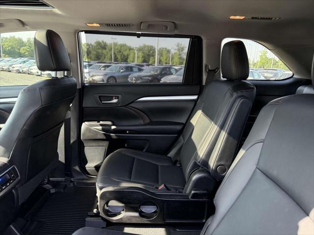 used 2019 Toyota Highlander car, priced at $31,900
