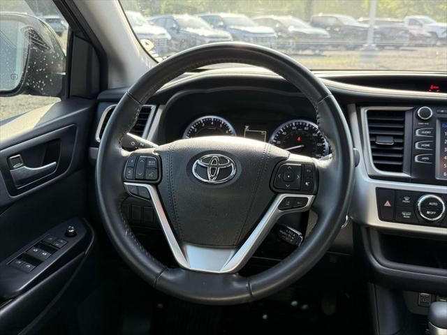 used 2019 Toyota Highlander car, priced at $31,900