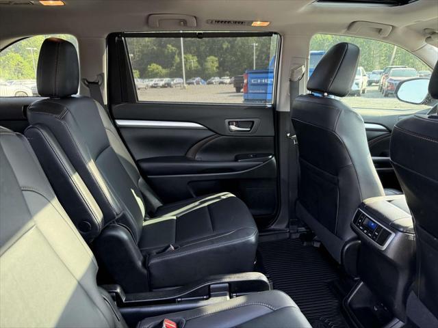 used 2019 Toyota Highlander car, priced at $31,900