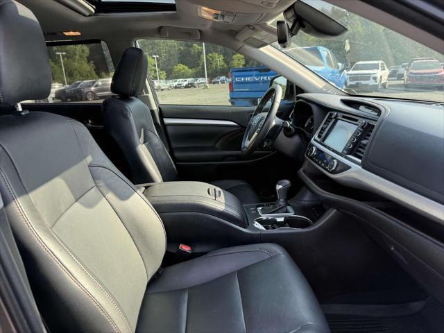 used 2019 Toyota Highlander car, priced at $31,900