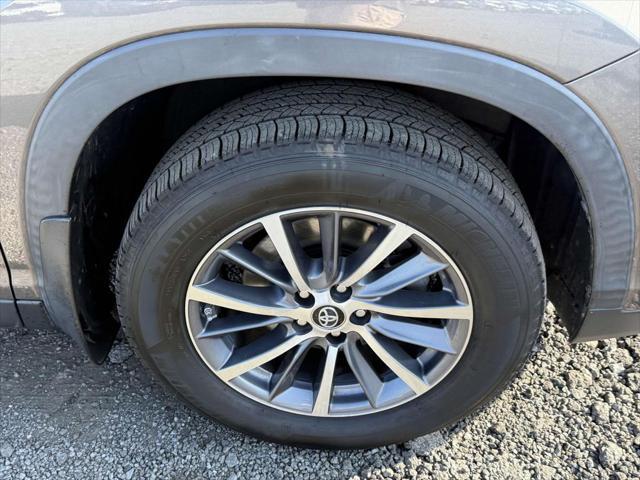 used 2019 Toyota Highlander car, priced at $31,900