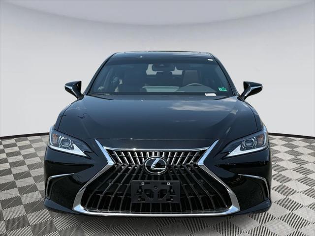 new 2025 Lexus ES 300h car, priced at $50,204