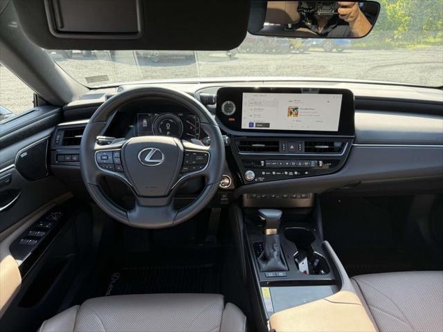 used 2025 Lexus ES 300h car, priced at $52,900