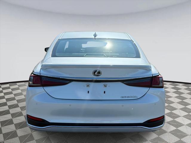 used 2025 Lexus ES 300h car, priced at $52,900