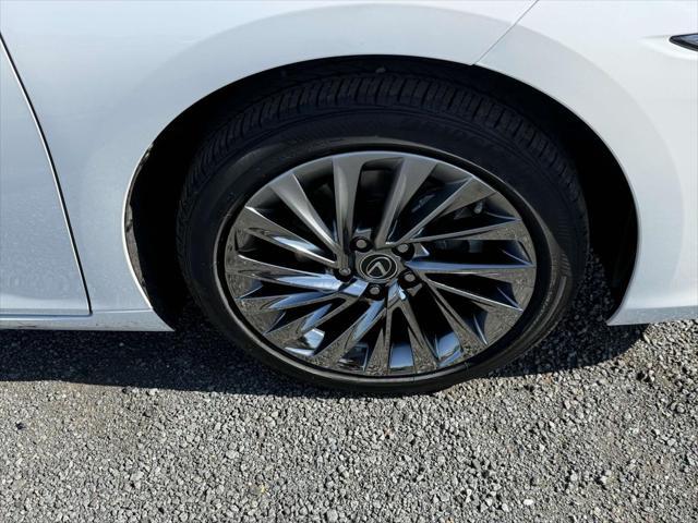 used 2025 Lexus ES 300h car, priced at $52,900
