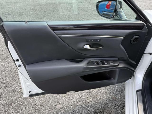 used 2021 Lexus ES 300h car, priced at $30,900