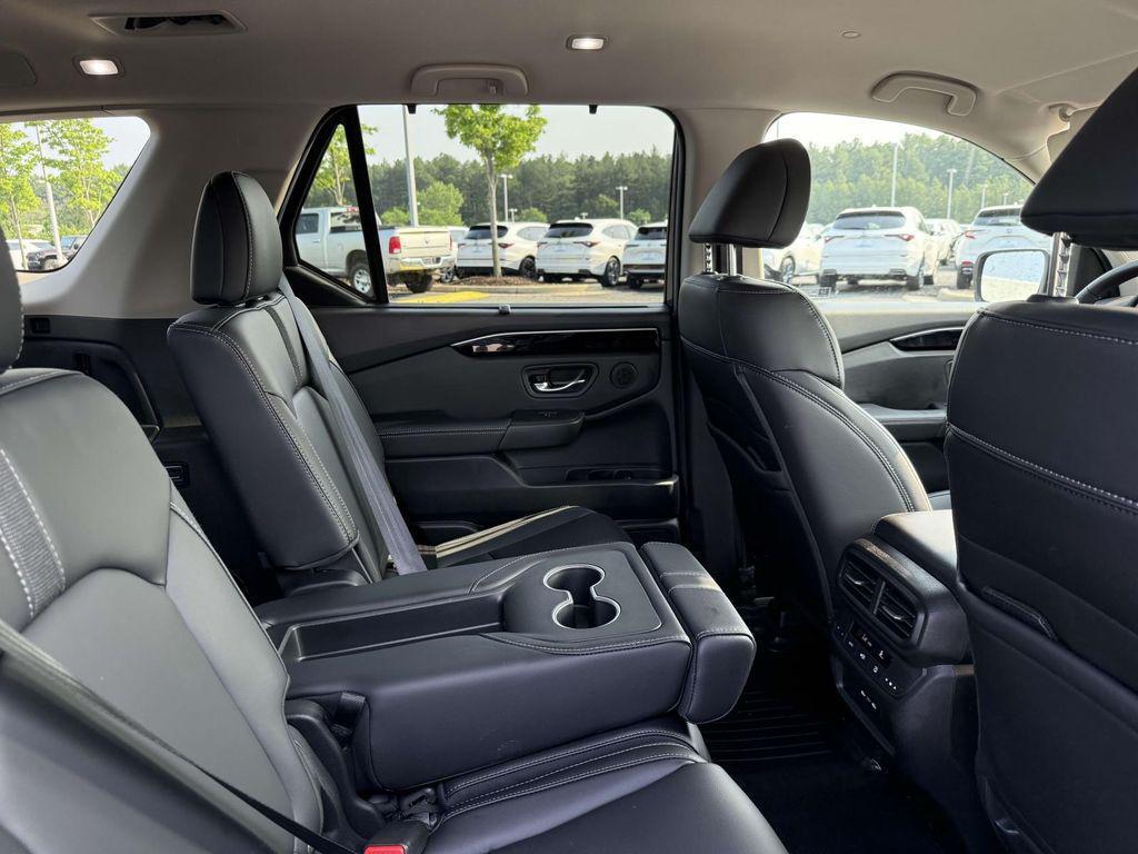 used 2025 Honda Pilot car, priced at $43,900