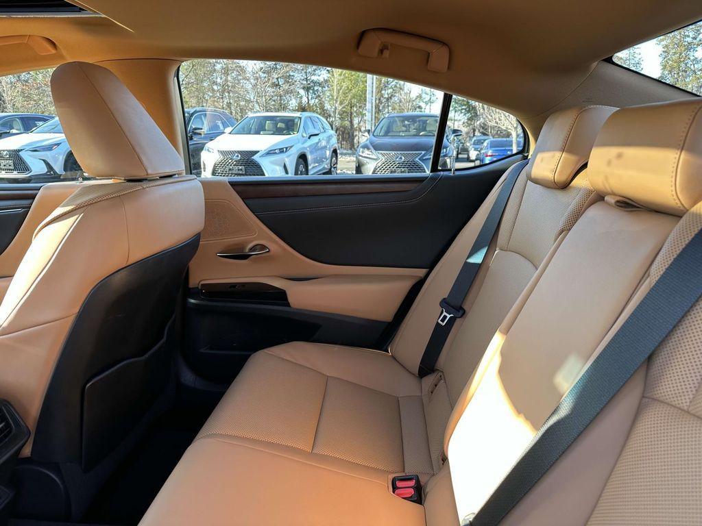 used 2022 Lexus ES 250 car, priced at $35,900