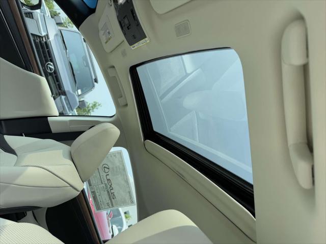 new 2025 Lexus ES 300h car, priced at $50,704