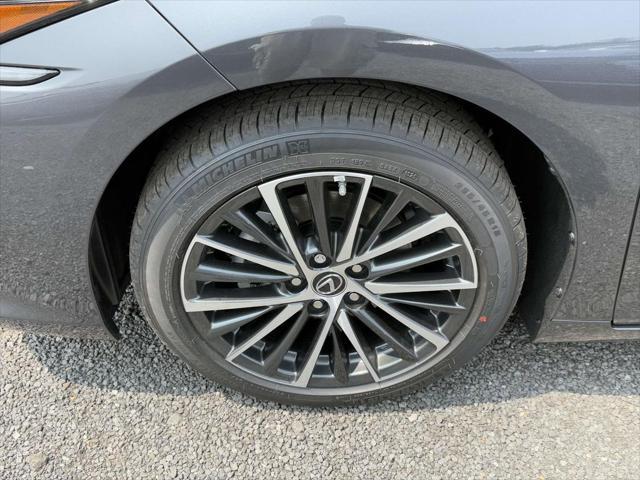 new 2025 Lexus ES 300h car, priced at $50,704